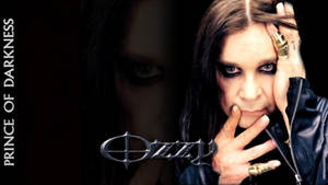 Ozzy Osbourne 身著深色化妝和皮夾克，佩戴金戒指