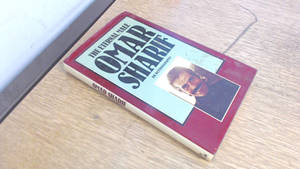 Omar Sharif 的紅色自傳書本放在木桌上。 — 書籍 壁紙