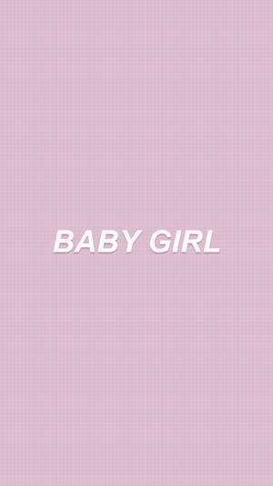 粉紅色格仔牆紙，白色文字寫著 baby girl