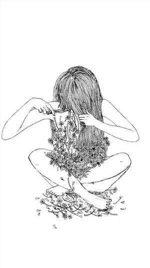 女孩盤腿而坐，花朵從她的背上綻放並散落在她周圍。