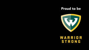 Proud to be Warrior Strong 標誌，綠色金色盾牌和黑色背景上的白色 W