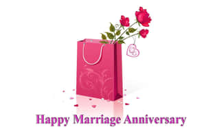 粉紅色禮物袋，配有紅玫瑰和心形標籤，適合結婚紀念日。
