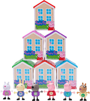 六個Peppa Pig角色人偶站在疊起的玩具屋盒前面。