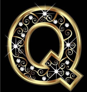 黑色背景上帶有鑽石和漩渦的金色字母Q。