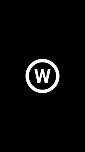 黑色背景圓圈內的白色字母W
