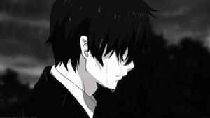 一個悲傷的動漫男孩在雨中哭泣，身後有烏雲。