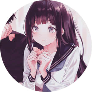 動漫女孩穿水手服在圓形框架中微笑雙手合十。 — 動漫女孩 壁紙