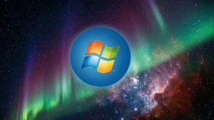 Windows 標誌漂浮在色彩繽紛的極光和星空場景中