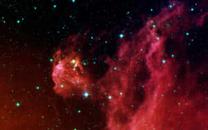 一個發光的紅色和藍綠色星雲，充滿了深空中的明亮星星。