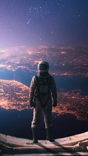 太空人俯瞰夜晚中帶有城市燈光和星星的發光行星。