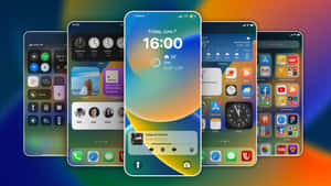 五部 iPhone 顯示不同的主螢幕佈局和小工具。 — 安卓 壁紙