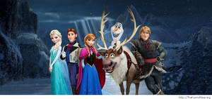 冰雪奇緣角色 Elsa Anna Kristoff Olaf 和 Sven 在夜晚的雪山中。