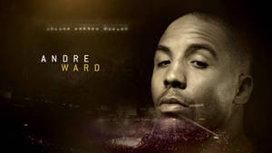 拳擊手 Andre Ward 在燈光昏暗的競技場中，身後有觀眾和燈光。