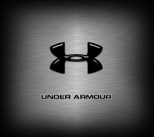 拉絲金屬背景上的Under Armour標誌及品牌名稱
