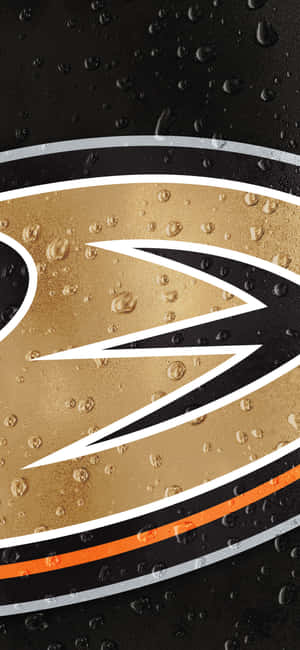 Anaheim Ducks 標誌在深色背景上帶有水珠。