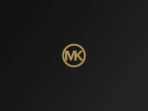 深色漸變背景上帶有對角線條的金色MK標誌。