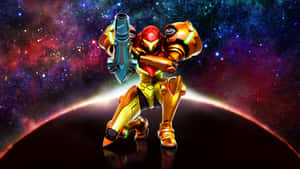 身穿金色裝甲的薩姆斯·亞蘭，在星空宇宙背景下手持武器。
