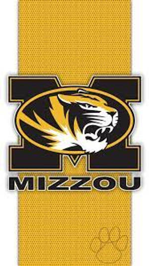 Mizzou 老虎標誌在黃色紋理布料上，帶有爪印。