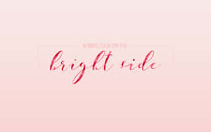 勵志名言always look on the bright side，以紅色草書寫在粉紅色漸變背景上。