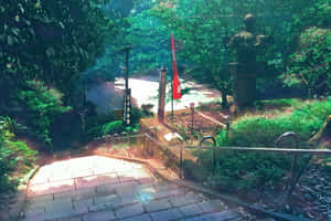 石徑蜿蜒穿過綠色森林，通往日本神社入口。 — 動漫風景 壁紙