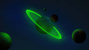 深空中帶有軌道衛星的綠色環狀行星