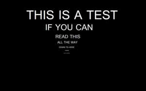 黑色背景上嘅白色文字寫住「THIS IS A TEST IF YOU CAN READ THIS ALL THE WAY DOWN TO HERE PLEASE。」