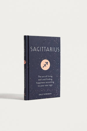 Sagittarius 星座書，帶有星光封面和橙色符號，置於白色背景上 — 人馬座 壁紙