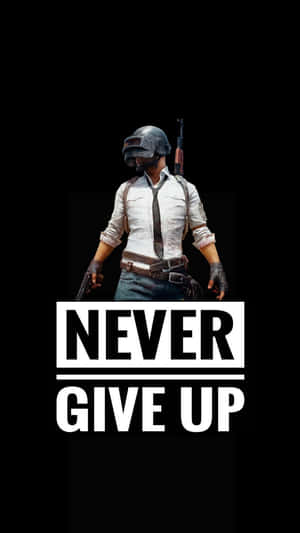 黑色背景上帶有 never give up 標語的遊戲士兵