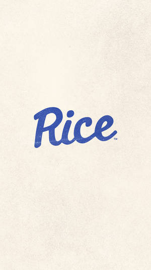 在帶紋理的奶油色背景上，藍色草書文字寫著 Rice。