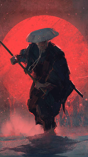 深色長袍的武士戰士在紅太陽下持杖