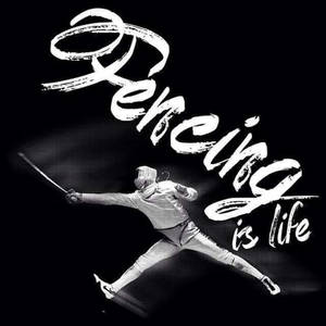 劍擊運動員擺出動作姿勢，附有「Fencing is life」文字