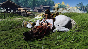 武士戰士和白色馬匹在木結構附近的草地上一起休息。