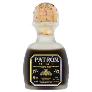 Patrón XO Café咖啡利口酒瓶，配有軟木塞和金色標籤。