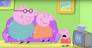 Peppa Pig 一家喺客廳睇電視，附近有個魚缸。