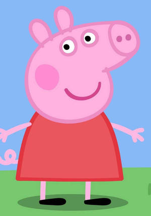 Peppa Pig 卡通角色在綠草上穿著紅色連衣裙微笑。