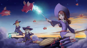 三個動畫女巫騎著掃帚飛行，與粉紅色有翼的豬在天空中施展魔法。