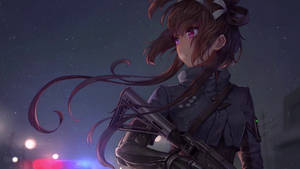 星空下拿著步槍的動漫女孩，背景是發光的城市燈光