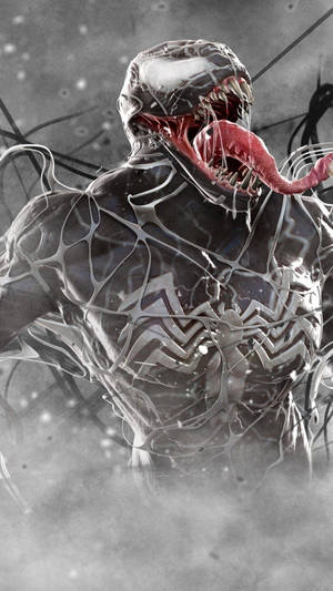 在黑暗煙霧背景中張開嘴巴、伸出紅色舌頭的 Venom 超級英雄。
