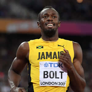 Usain Bolt 穿著牙買加球衣慶祝2017年倫敦田徑比賽勝利。