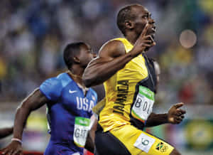 Usain Bolt 慶祝奧運短跑比賽勝利，美國選手緊隨其後。