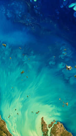 從高空俯瞰，海水在陸地周圍旋轉