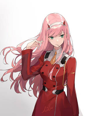 粉紅色頭髮和紅色制服的動漫女孩戴著惡魔角。