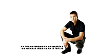 穿黑衣的男子蹲下，下方有「WORTHINGTON」文字。