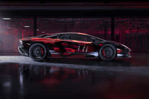 黑色林寶堅尼 Aventador 帶有紅色亮點和日文字元，停放在昏暗的紅色燈光車庫中。