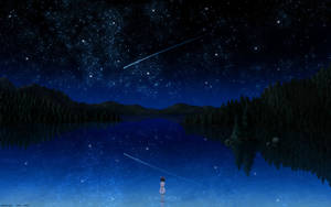 一個人凝視著倒映在寧靜湖面上的星空，周圍環繞著森林。