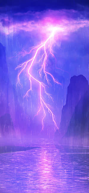 紫色閃電照亮夜晚暴風雨中的山湖。