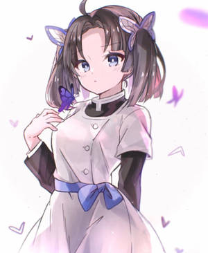 動漫女孩長著貓耳朵，手持一隻紫色蝴蝶，周圍漂浮著愛心。