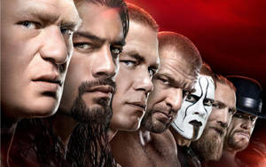 一排 WWE 摔角手，表情兇猛，燈光戲劇化。