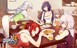 五位動畫女孩在餐桌旁一起享用美食。
