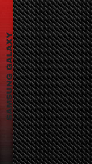 黑色碳纖維背景上的紅色條紋上的Samsung Galaxy標誌。 — 圖案 壁紙